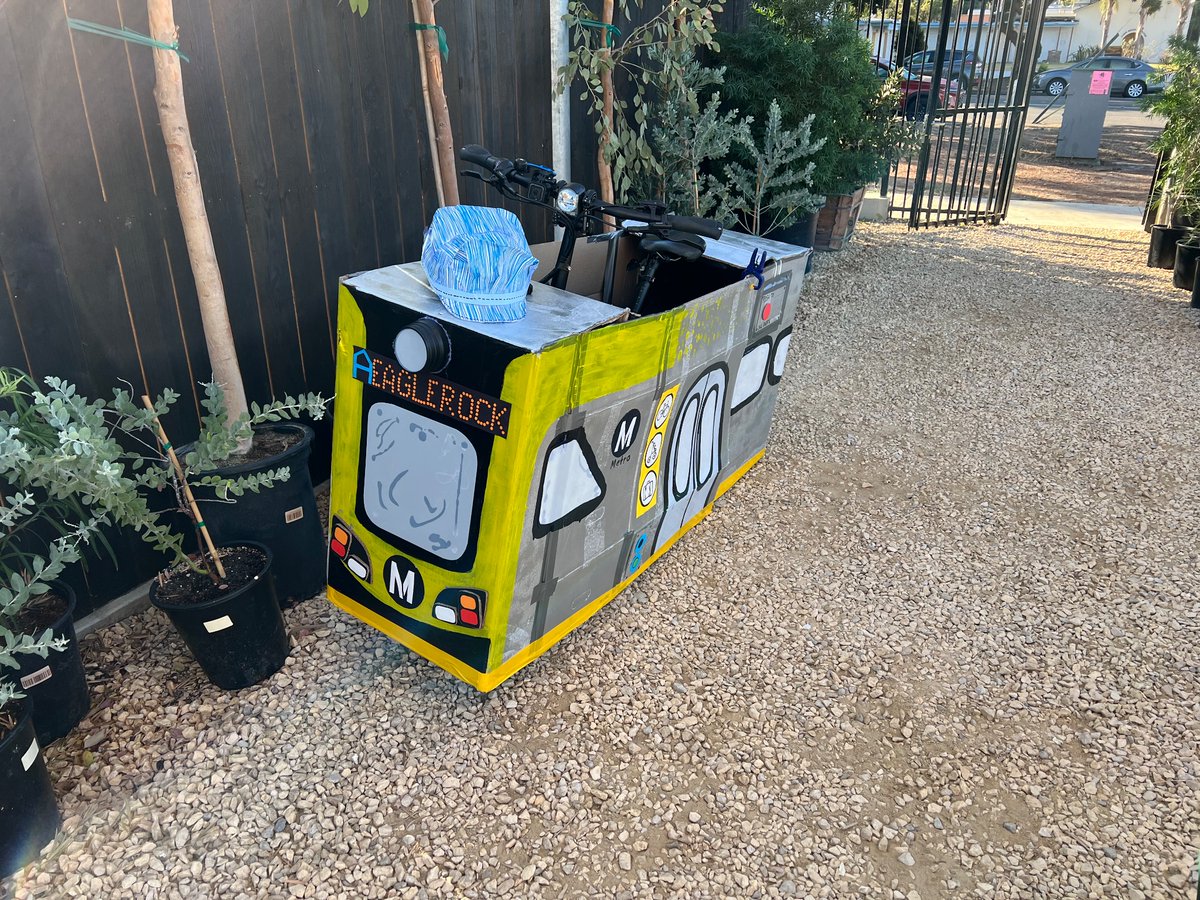 Spotted in the neighborhood: A <a href="/metrolosangeles/">Metro Los Angeles</a> fan getting into the Halloween spirit