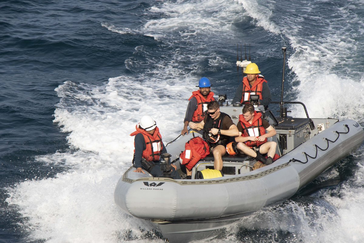 SurfaceWarriors's tweet photo. ๐จ Surface Warriors of the USS Frank E. Petersen Jr. Practice Lifesaving Drills ๐ค #sailorlife #NavyCapability https://t.co/Sg9G3O6a2N