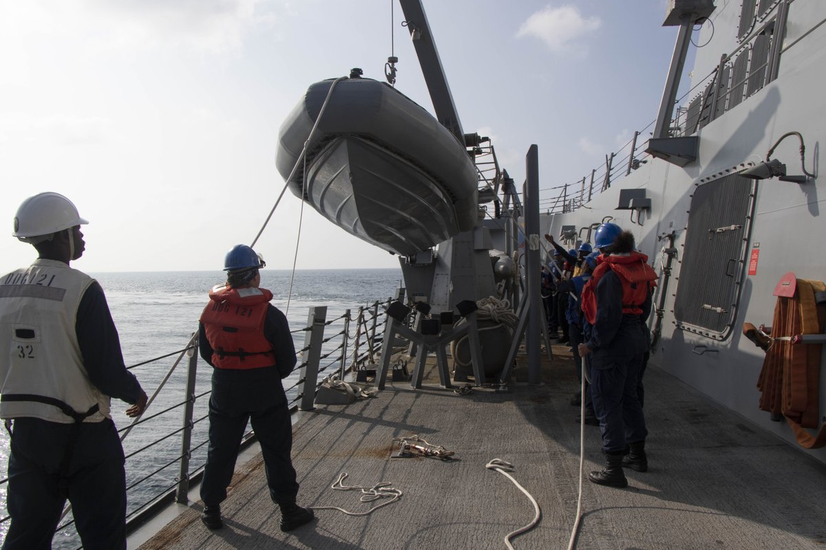 SurfaceWarriors's tweet photo. ๐จ Surface Warriors of the USS Frank E. Petersen Jr. Practice Lifesaving Drills ๐ค #sailorlife #NavyCapability https://t.co/Sg9G3O6a2N
