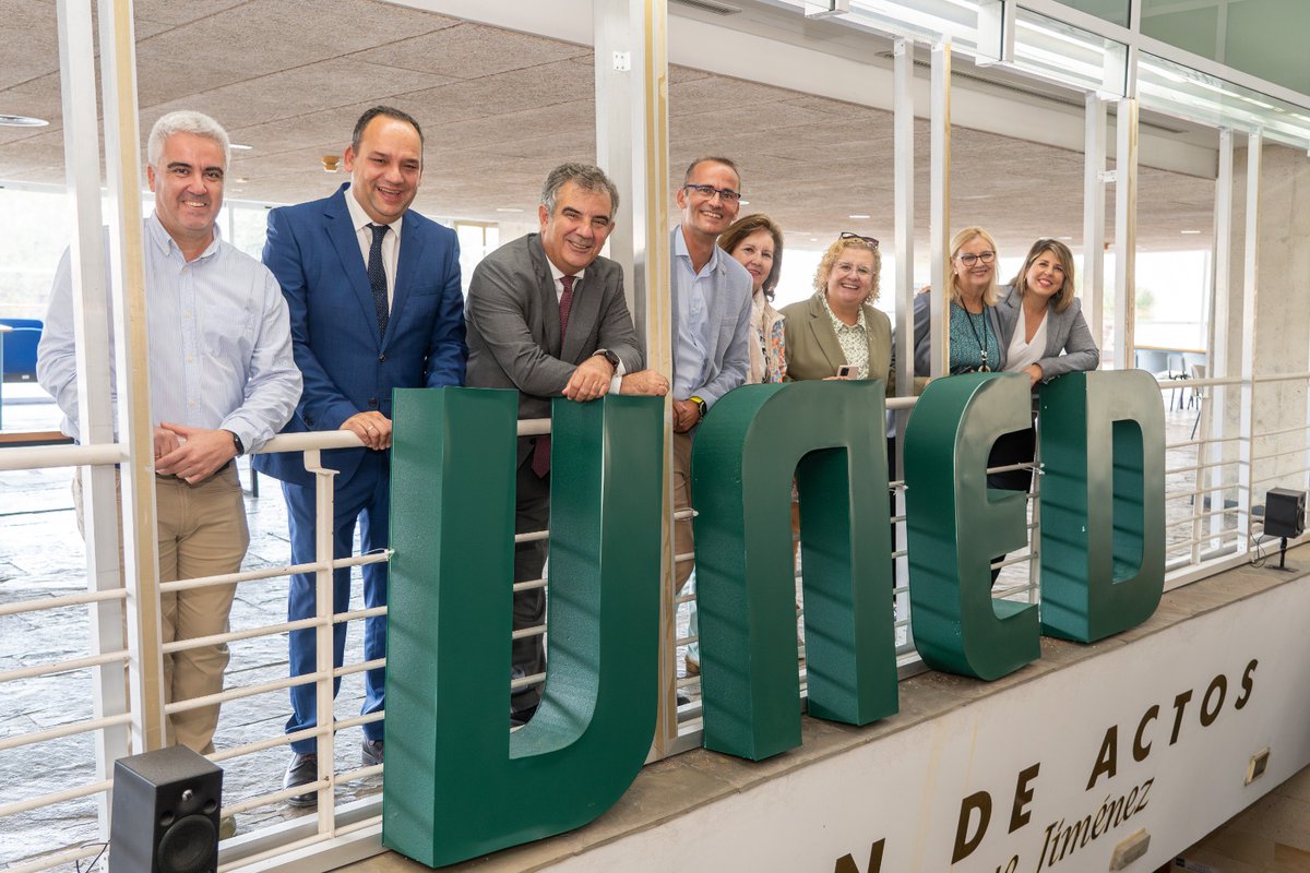 El consejero, Juan María Vázquez, preside la junta rectora del consorcio universitario de <a href="/UnedCartagena/">UNED Cartagena</a> que elige como nuevo director a José Luis Figueiras.

🤝Gracias a María Luisa Martínez por sus ocho años al frente de esta institución.