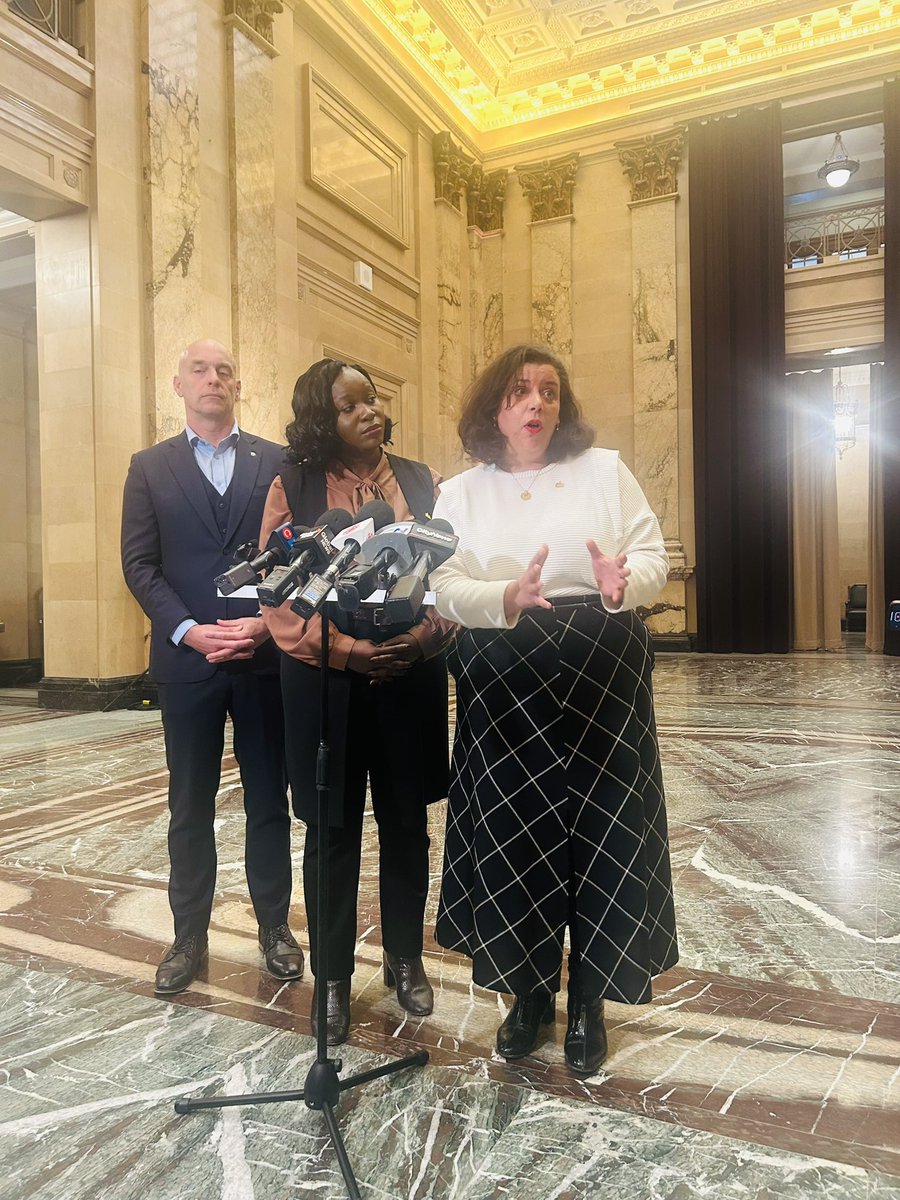 Alia Hassan-Cournol (@alia_hassancour) on Twitter photo Ce matin avec mes collègues <a href="/GraciaKatahwa/">Gracia Kasoki Katahwa</a> & <a href="/AVaillancourtPM/">Alain Vaillancourt</a> nous nous adressons à la presse pour présenter les résultats annuels de <a href="/MTL_Ville/">Ville de Montréal</a> en matière de lutte au racisme et aux discriminations systémiques à la commission publique.
Je salue l’équipe du développement Ce matin avec mes collègues <a href="/GraciaKatahwa/">Gracia Kasoki Katahwa</a> & <a href="/AVaillancourtPM/">Alain Vaillancourt</a> nous nous adressons à la presse pour présenter les résultats annuels de <a href="/MTL_Ville/">Ville de Montréal</a> en matière de lutte au racisme et aux discriminations systémiques à la commission publique.
Je salue l’équipe du développement