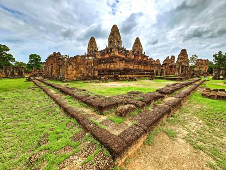 la_lune_66's tweet photo. Pre Rup Temple 🇰🇭🇰🇭🇰🇭
📷 Moeun Chamroeun
#cambodia #khmer #siemreap #prerup #khmerempire #khmerculture #khmercultureheritage #amazing #unique #wonder https://t.co/mwLdgqLVVl