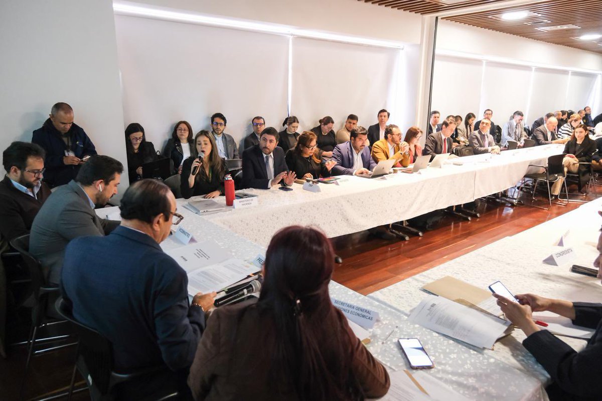 La coordinación del grupo de regalías del <a href="/MinHacienda/">MinHacienda</a> participa en la reunión de comisiones económicas de <a href="/SenadoGovCo/">Senado de la República 🇨🇴</a> y <a href="/CamaraColombia/">Cámara de Representantes de Colombia</a> en el trámite de la Ley de presupuesto del SGR 2025-2026