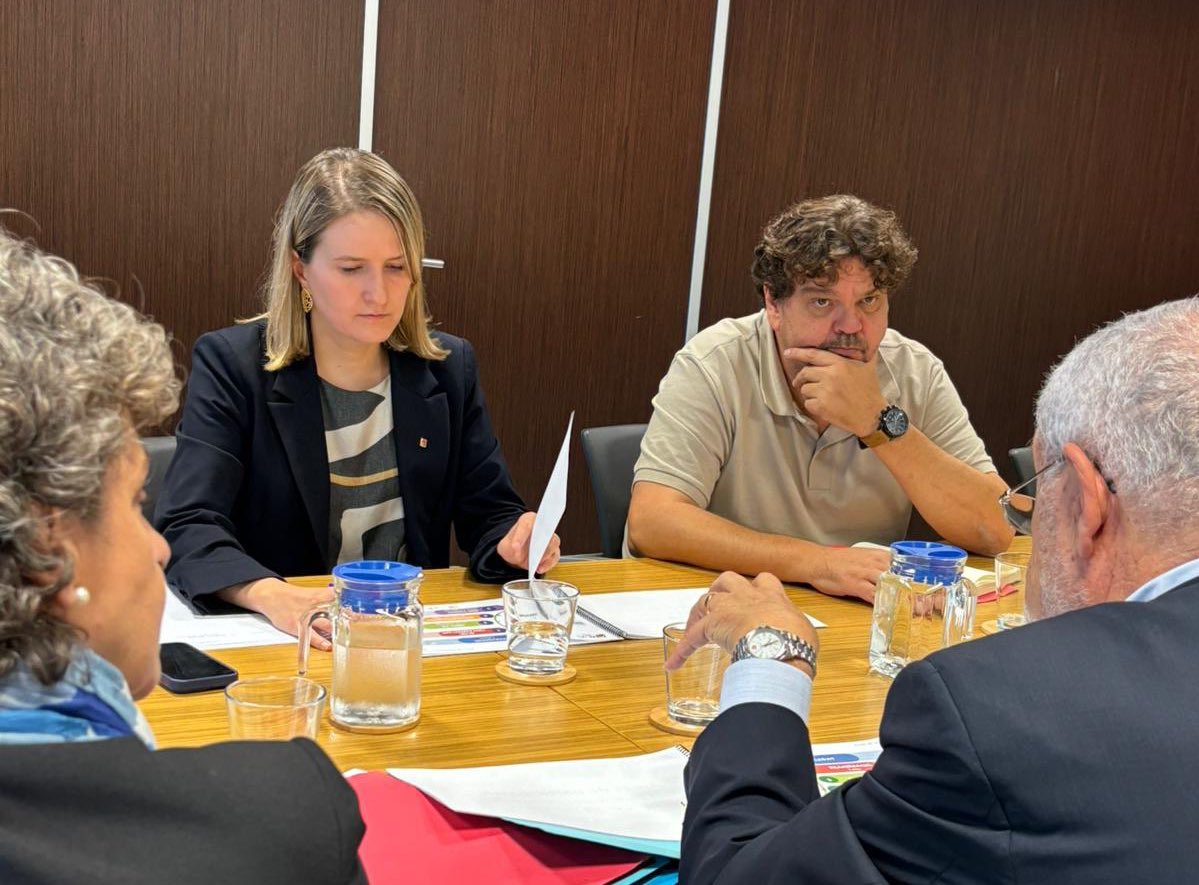 Mònica Martínez Bravo (@monicambravo) on Twitter photo 🤝 Em reuneixo amb la Fundació <a href="/EdadyVida/">Edad & Vida</a> i la <a href="/Fatec/">Fatec, Gent Gran CAT</a> per compartir objectius i propostes referents a la gent gran.
💪 Són un col·lectiu prioritari per a nosaltres i seguirem fomentant els ponts de diàleg i col·laboració amb les entitats del sector per oferir polítiques 🤝 Em reuneixo amb la Fundació <a href="/EdadyVida/">Edad & Vida</a> i la <a href="/Fatec/">Fatec, Gent Gran CAT</a> per compartir objectius i propostes referents a la gent gran.
💪 Són un col·lectiu prioritari per a nosaltres i seguirem fomentant els ponts de diàleg i col·laboració amb les entitats del sector per oferir polítiques