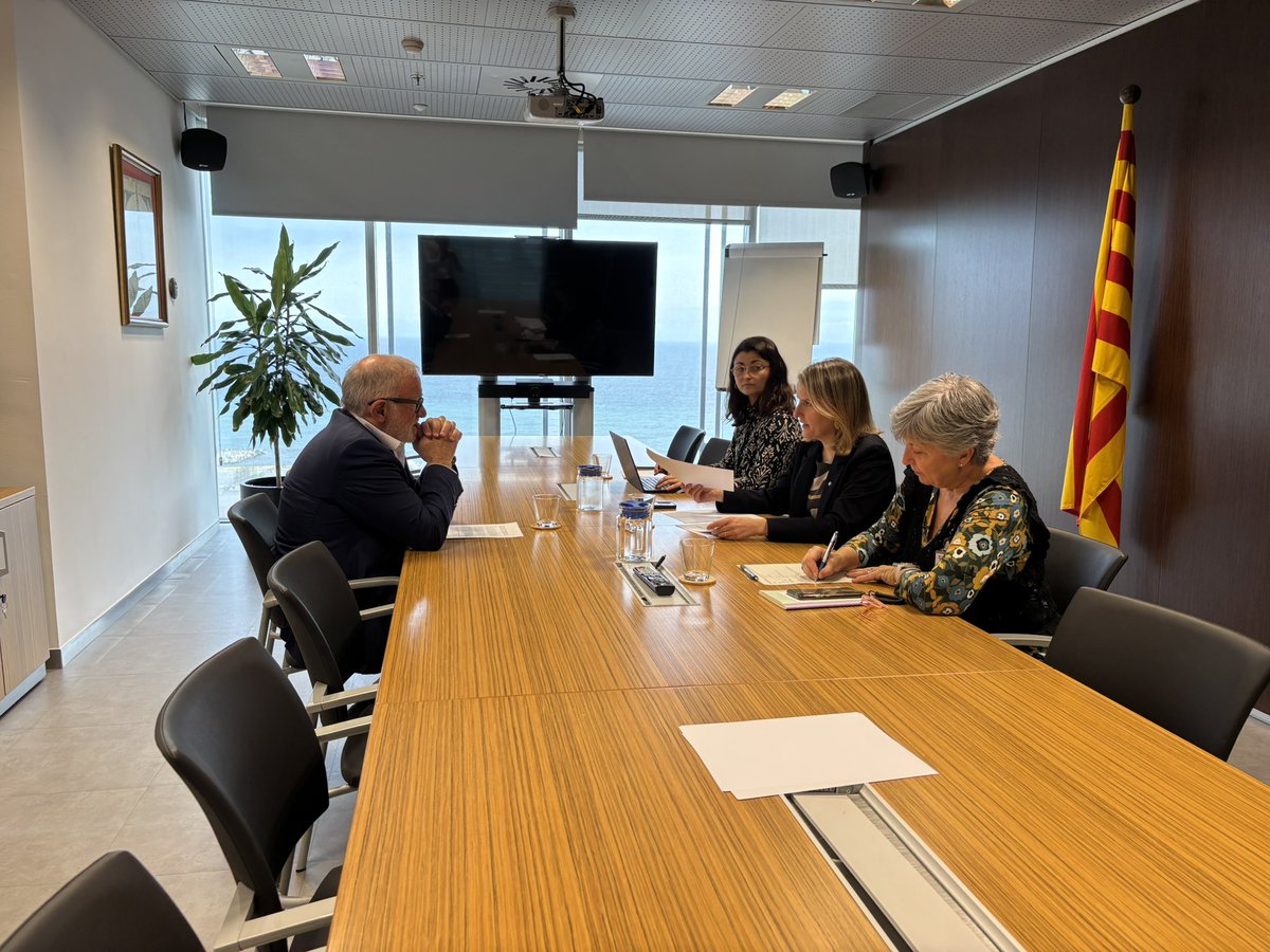 monicambravo's tweet image. 🤝 Em reuneixo amb la Fundació @EdadyVida i la @Fatec per compartir objectius i propostes referents a la gent gran.

💪 Són un col·lectiu prioritari per a nosaltres i seguirem fomentant els ponts de diàleg i col·laboració amb les entitats del sector per oferir polítiques…