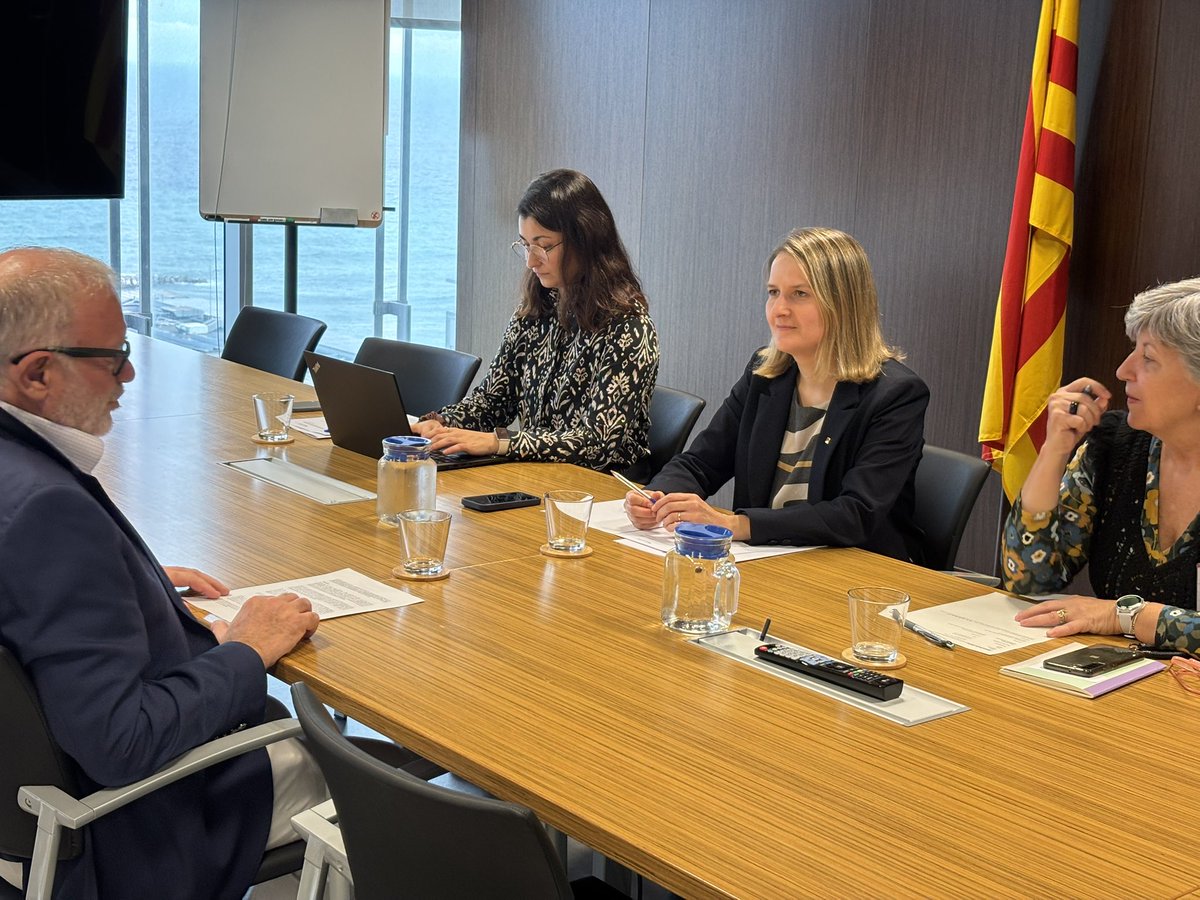 monicambravo's tweet image. 🤝 Em reuneixo amb la Fundació @EdadyVida i la @Fatec per compartir objectius i propostes referents a la gent gran.

💪 Són un col·lectiu prioritari per a nosaltres i seguirem fomentant els ponts de diàleg i col·laboració amb les entitats del sector per oferir polítiques…