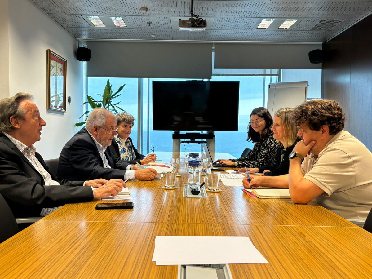 monicambravo's tweet image. 🤝 Em reuneixo amb la Fundació @EdadyVida i la @Fatec per compartir objectius i propostes referents a la gent gran.

💪 Són un col·lectiu prioritari per a nosaltres i seguirem fomentant els ponts de diàleg i col·laboració amb les entitats del sector per oferir polítiques…