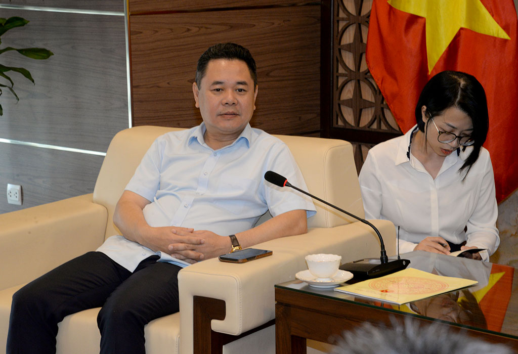 globalconreview's tweet photo. Vietnam invites big Chinese firm to help build $67bn North-South Railway: Vietnam has asked China’s biggest contractor to help build its North-South railway, an epic infrastructure scheme that is expected to lay 1,700km of high-speed track at a cost of… https://t.co/HHMAqjTFFs https://t.co/oaTmSooyja