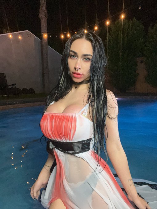 Watch Blodvy's leaked NSFW photo on TwXstars