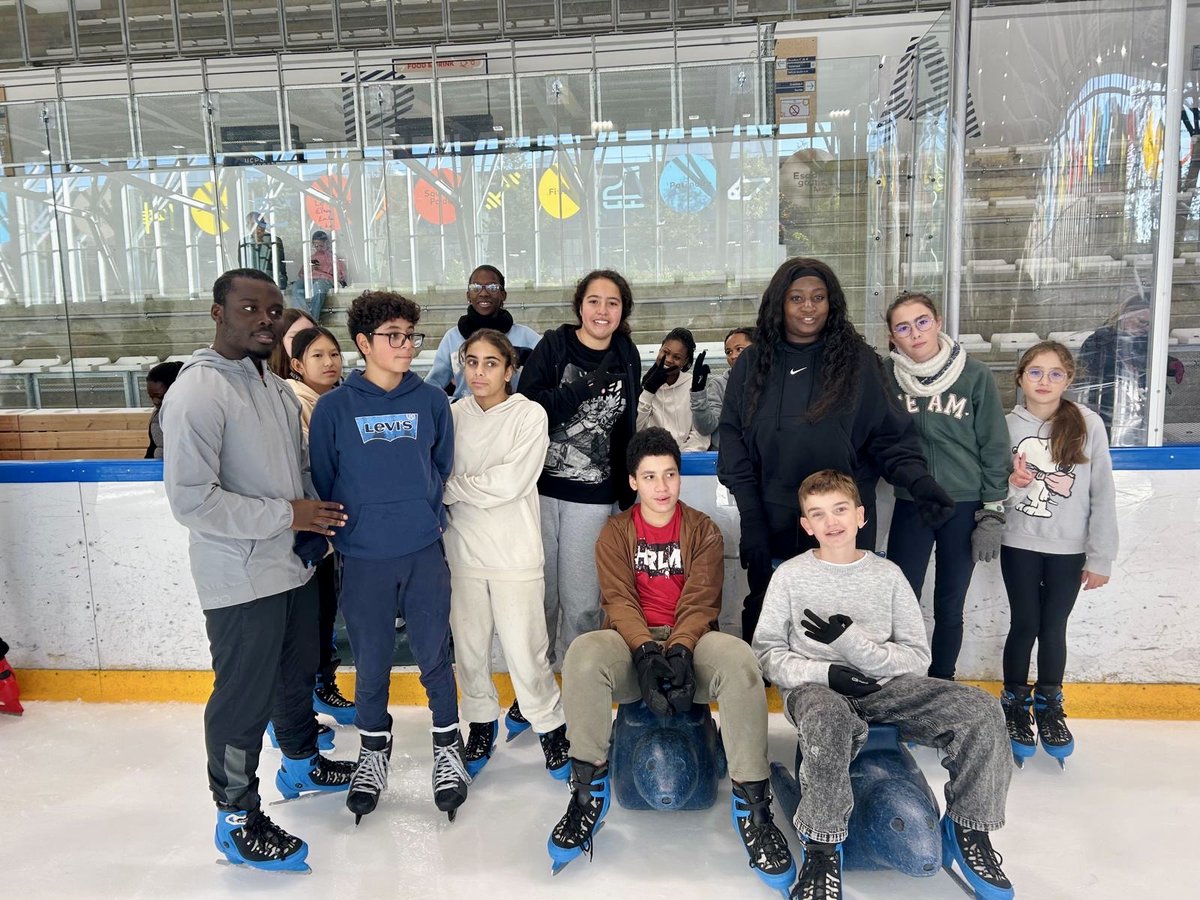 VilleDeClamart's tweet photo. Initiation au tir à l'arc 🏹, jeux 🎲, sortie à la patinoire ⛸, balade à vélo 🚴‍♀️... 

Nos jeunes ont passé des vacances de la Toussaint au top à #Clamart 🙂!

Merci aux animateurs de la #StationJeunes mobilisés pour faire vivre aux 11-17 ans des congés 100% bons plans 🙏. https://t.co/W5ZB8n0bgb