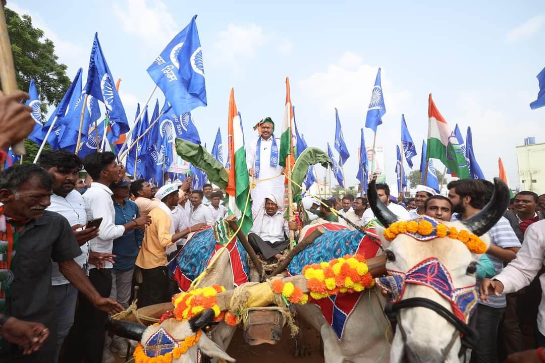 IYCMaha's tweet photo. साकोली विधानसभा मतदारसंघाचे काँग्रेस व महाविकास आघाडीचे उमेदवार मा . श्री नानाभाऊ पटोले साहेब (@NANA_PATOLE) यांचा उमेदवारी अर्ज दाखल केला.

यावेळी महाविकास आघाडीतील घटक पक्षाचे नेते पदाधिकारी उपस्थित होते. https://t.co/glRto88Awc