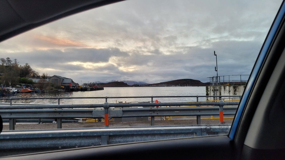 Alayanabeth's tweet image. Nearly home. In Oban, waiting for ferry to Mull.

#myownbed #tonight 💗