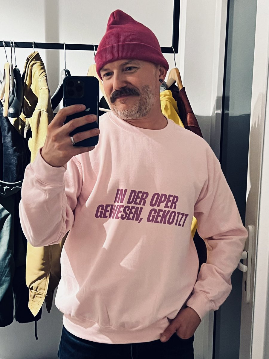 Ganz liebe Grüße nach #Stuttgart: Klasse Pulli, <a href="/kesseltv/">Kessel.TV</a>. Der Opernwinter kann kommen.

<a href="/oper_stuttgart/">Staatsoper Stuttgart</a> #StgtSANCTA