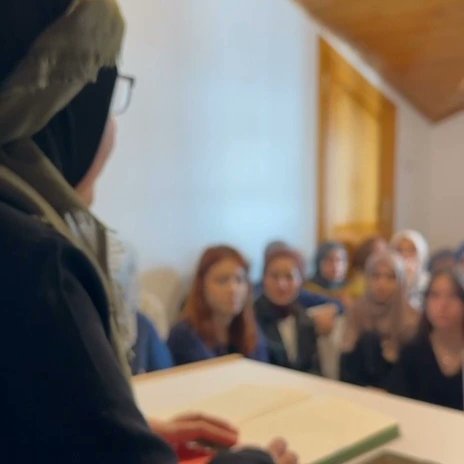 Bu hafta Kampüsten Konağa programımızda Şehadet sevdalısı Bera bin Malik'in hayatını dinledik 💫

Şehadet monoloğu ve ezgi dinletisi ile birlikte programımıza devam ettik 
Sonraki hafta seni de bekleriz 🌸

#YediHilal #yedihilalankara #gençlikyedihilalde #yedihilaluni