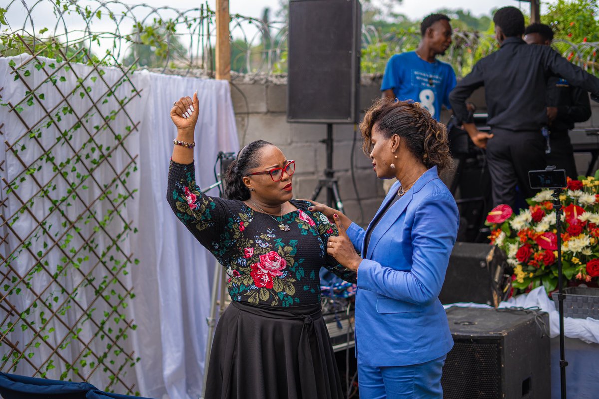 Barbaracassa's tweet image. Il y a de ces connexions qui sont tout simplement divines 
#zion 
#worship
#pwomèspam