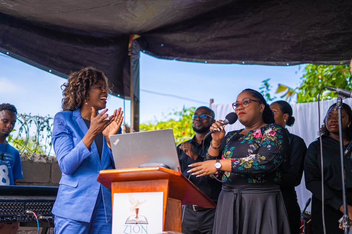 Barbaracassa's tweet image. Il y a de ces connexions qui sont tout simplement divines 
#zion 
#worship
#pwomèspam