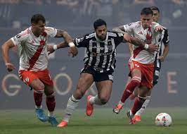 Mirkovanpampus's tweet photo. 🇦🇷⚽️🇧🇷

Vanavond, morgenavond en donderdagavond drie keer Argentinie-Brazilie in de halve finales van de #Libertadores en #Sulamericana.

River - Atletico Mineiro
Lanus - Cruzeiro
Racing - Corinthians

Drie keer is Buenos Aires als thuisstad. Wordt nog gezellig @remilehmann! https://t.co/DlH46ffjNx