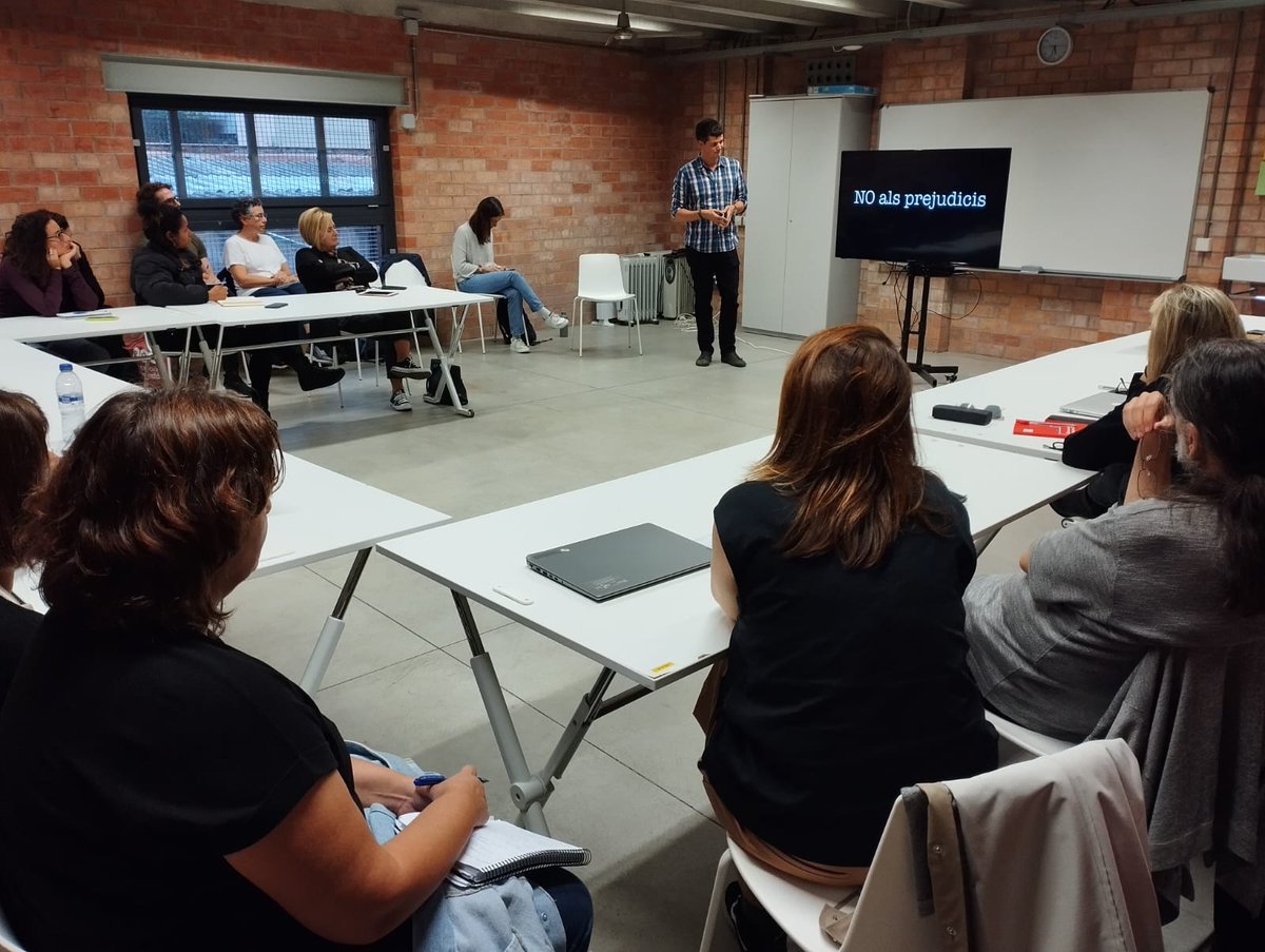 elicceb's tweet image. Aquesta tarda l' #ELICCEB hem presentat diferents recursos  als equips directius dels centres del @consorciedubcn en el marc de la formació #PREV  per a la prevenció dels extremismes violents a la comunitat educativa @educaciocat @mossos