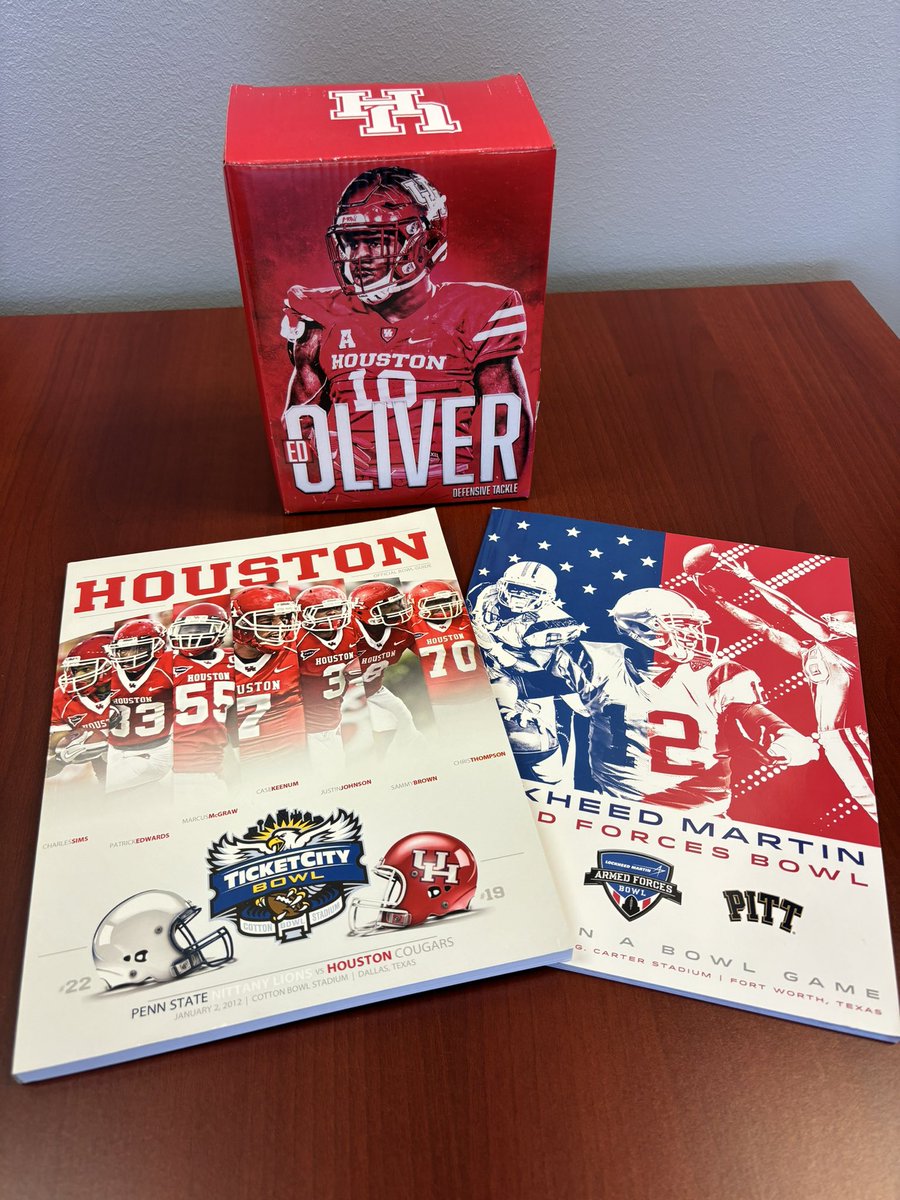 We’ve hit 1,000 followers! 📈

In appreciation of your support of the Coogs we’re giving away:

- Ed Oliver bobblehead
- 2012 TicketCity Bowl Guide 
- 2015 Armed Forces Bowl Guide

RT for shot to win. Winner must pick up at TDECU Stadium Media Will Call (Gate 4) pregame Saturday.