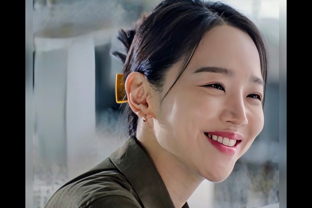 DarkChocoMint1's tweet photo. Thank you for the other great acting you've given us ... a brilliant actress 💕 Shin Hae-sun
#ShinHaeSun #ToMyHaeri https://t.co/MlJcQRlBaT
