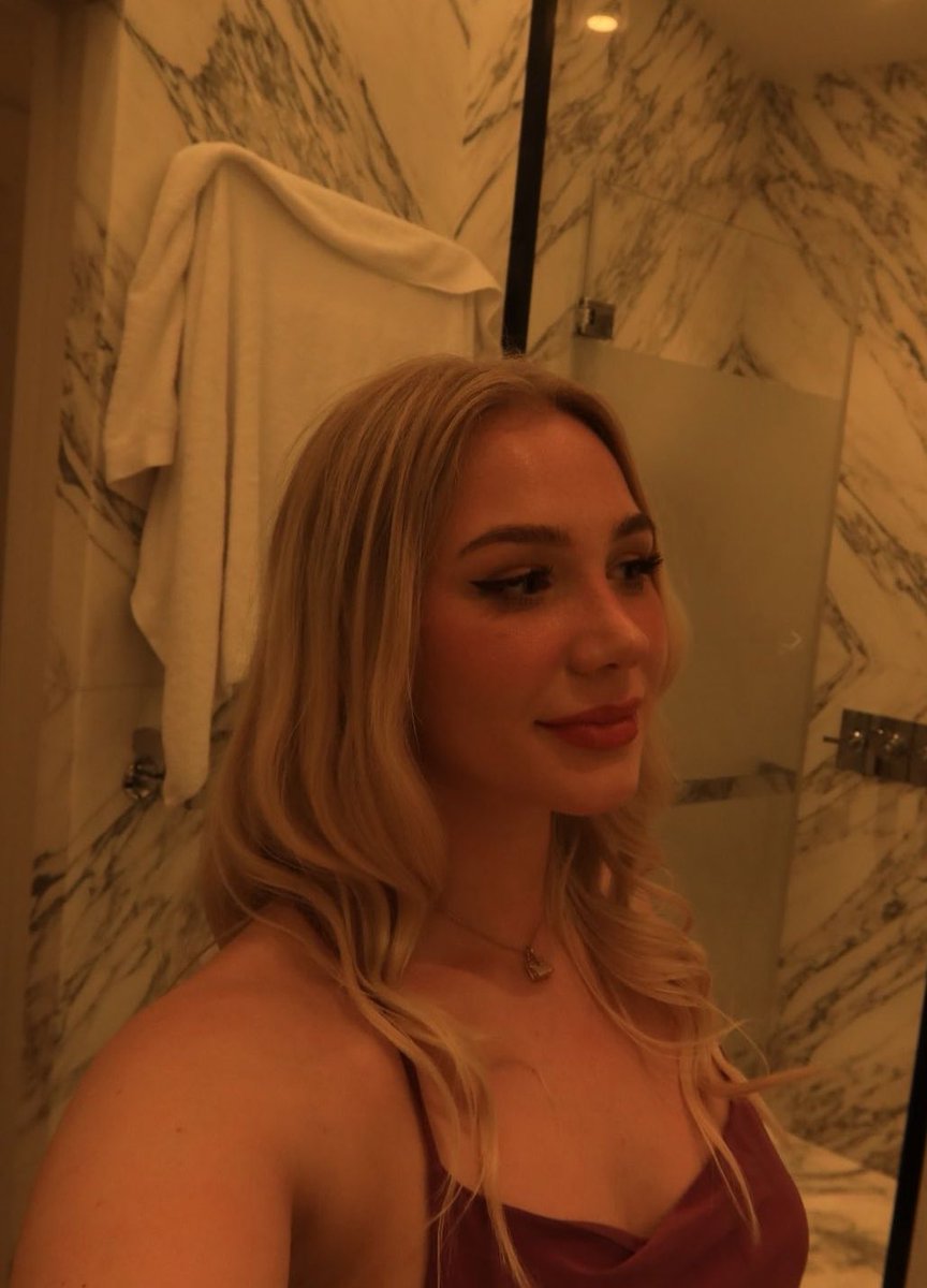 dilaragoddess's tweet photo. Naturel voor de win, geen filter nodig!✨

#findom #paypig #walletdrain #finsub #femdom #cashmeet #geldslaaf #tikkieslaaf https://t.co/pNYcuDAFU6