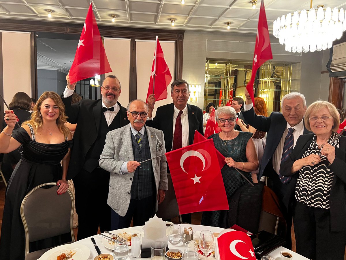 Cumhuriyet Bayramımız kutlu olsun🇹🇷
#gerçekcumhuriyet