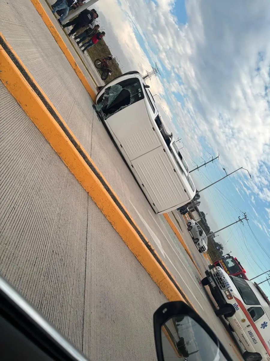 🚌|| Transportes “Chifladores” con estudiantes a bordo, en aparatosa volcadura. #SeguridadVial #Precaución #Accidente
Lee más aquí...acortar.link/8yIv1t