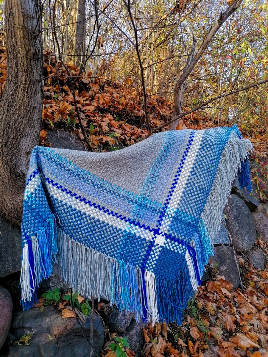 Mamma sākusi darināt smukus vilnas lakatus, manuprāt, forša dāvana ,piemēram, Ziemassvētkos vai dzimšanas dienā. Vai kādam būtu interese iegādāties šādus te  lakatus ? Iespējamas dažādas krāsu variācijas🙂 Padalies lūdzu ar šo ierakstu!