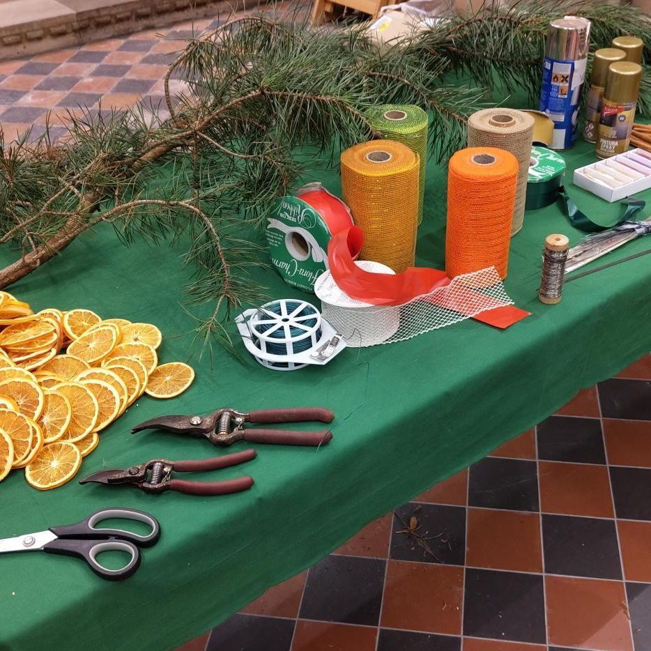 Christmas is coming! Book yourself into the Anglican Chapel to make a Christmas wreath  using materials foraged from Charterhouse Heritage Park (you don't have to do that bit!). There will be refreshments, festive music and chat. Book on our website historiccoventrytrust.org.uk/whats-on/chris…