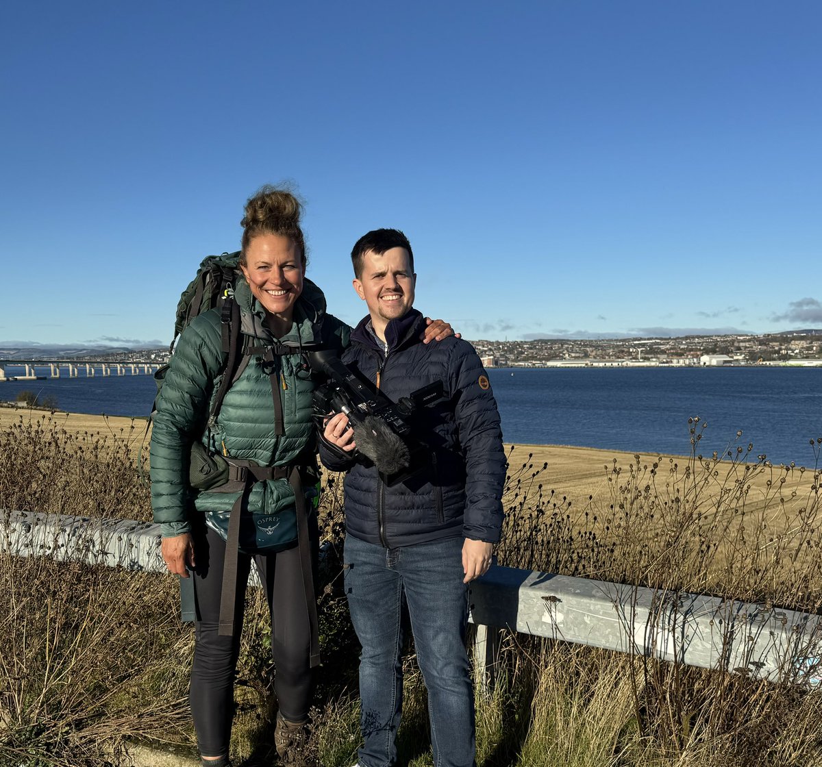 On tonight’s STV News in Tayside &amp; Fife, we hear from Linzi Bell who’s walking the British coastline (7,178 miles), raising funds for charity and aiming to set a world record. 

She left London in March! 

Lots of laughs filming in Dundee this morning.

linziwalks.com