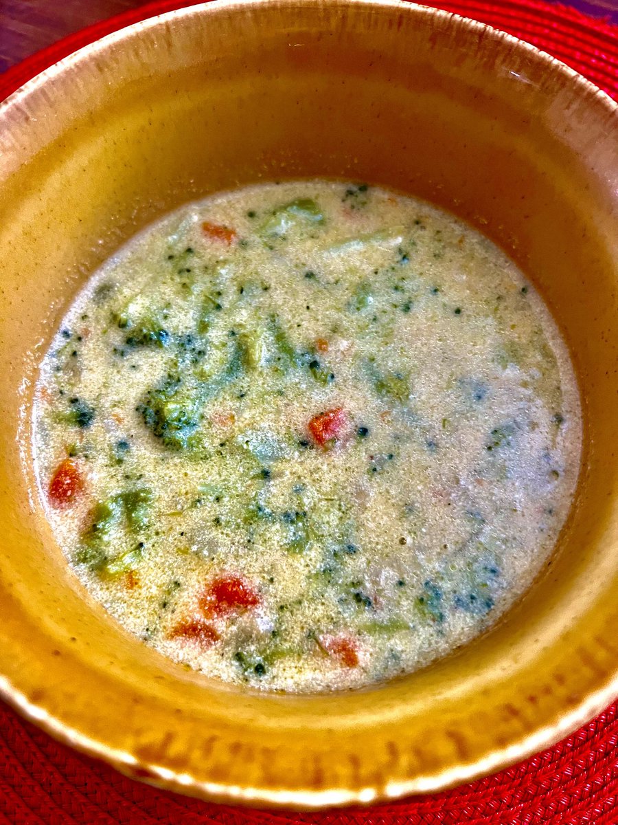 CarilynJohnson's tweet photo. 10 miles of #Daily20. Breakfast Broccoli Cheese soup. https://t.co/C7YoFxeSU4