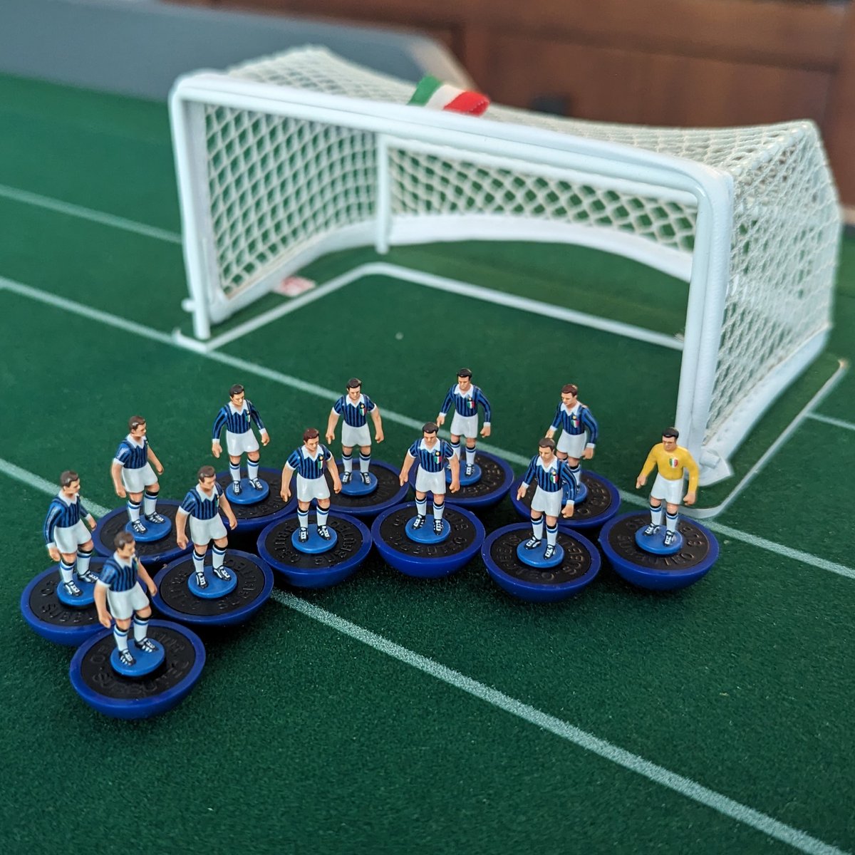 subbuteo_paints's tweet image. π¨β½ Hi, Iβm Andy, a #football fan and miniature painter, aka Paint it Maroon! I recreate iconic kits and classic teams in #Subbuteo form.
Come and introduce yourself below! β€οΈ
Follow along and share for team reveals, tips, and a bit of #nostalgia, one brushstroke at a time ποΈ