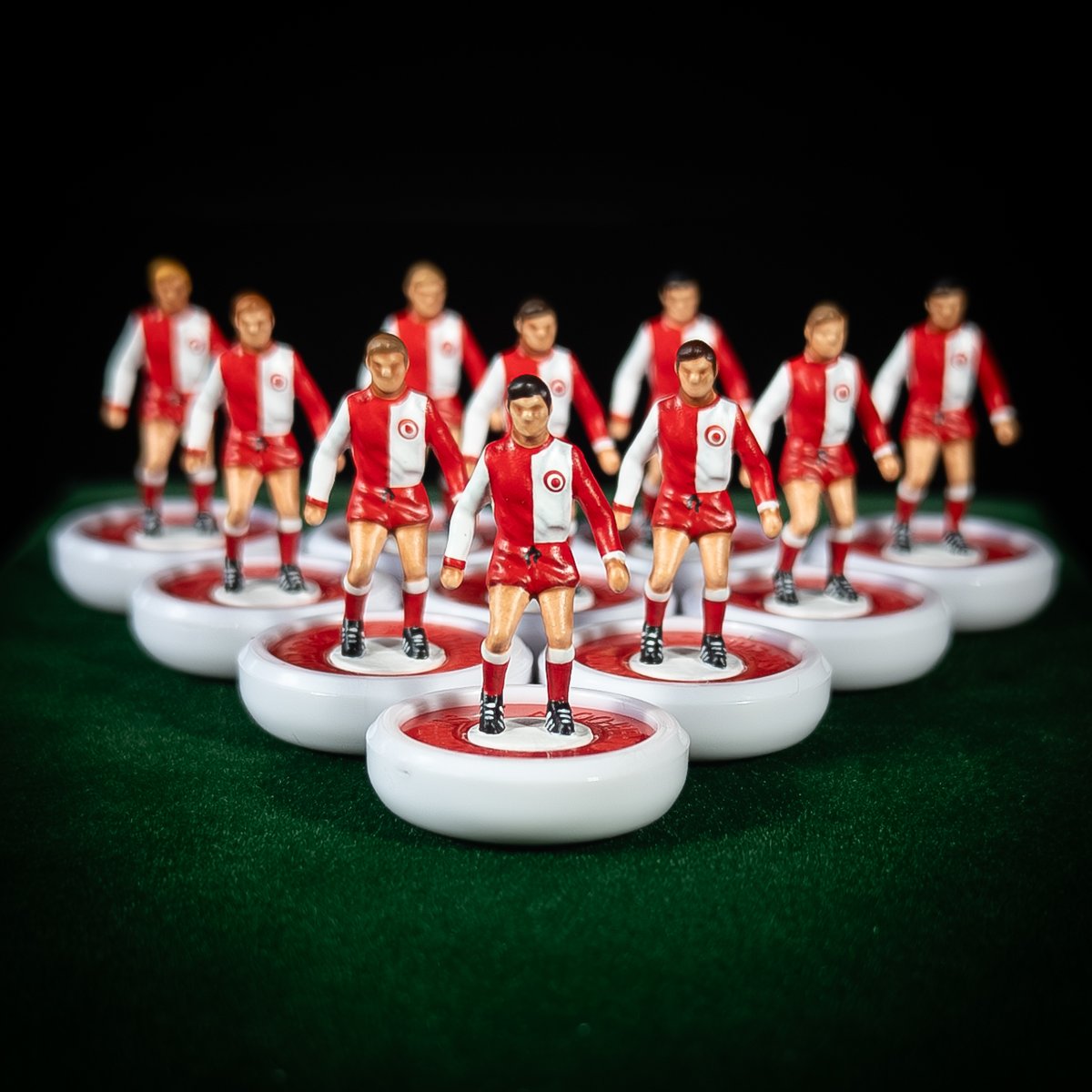 subbuteo_paints's tweet image. π¨β½ Hi, Iβm Andy, a #football fan and miniature painter, aka Paint it Maroon! I recreate iconic kits and classic teams in #Subbuteo form.
Come and introduce yourself below! β€οΈ
Follow along and share for team reveals, tips, and a bit of #nostalgia, one brushstroke at a time ποΈ