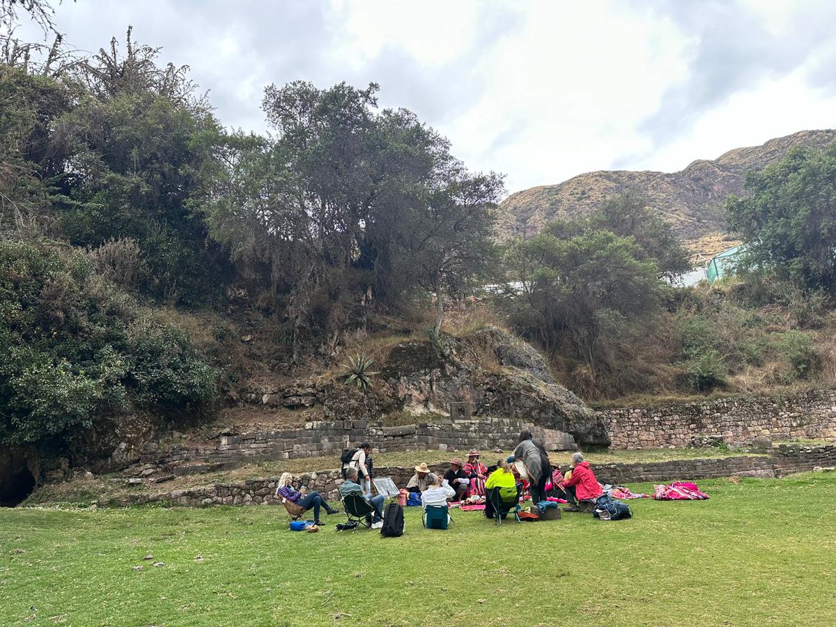 MunSanSebastian's tweet photo. La Unidad de Turismo de la MDSS, organizó una visita guiada a la Casa Hacienda de #Pumamarka para los estudiantes de la I.E.P. San Gabriel. Los estudiantes tuvieron la oportunidad de ver un hermoso ojo de agua natural, además de conocer la casa de la esposa de #Pachakuteq. https://t.co/JimTEqMg1Y