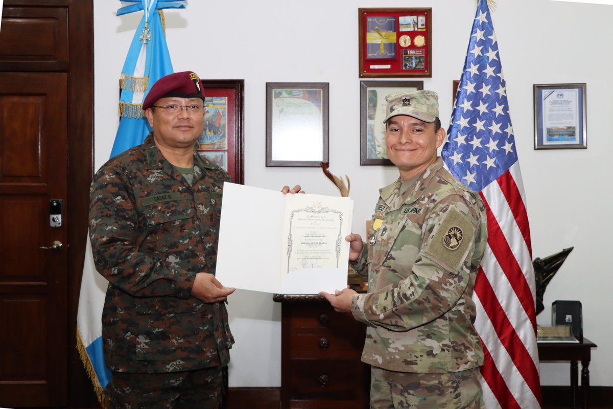 USArmyReserve's tweet photo. Proud of our Army Reserve!
Master Sgt. Jaime Chavez, @JTF_Bravo liaison in Guatemala, earned the Medalla Monja Blanca First Class, because of his recruiting efforts for the Humanitarian and Rescue Brigade. For more https://t.co/mNMaiVVgNE
#MobilizeAndDeploy
#BeAllYouCanBe https://t.co/KRFxPRlv6K
