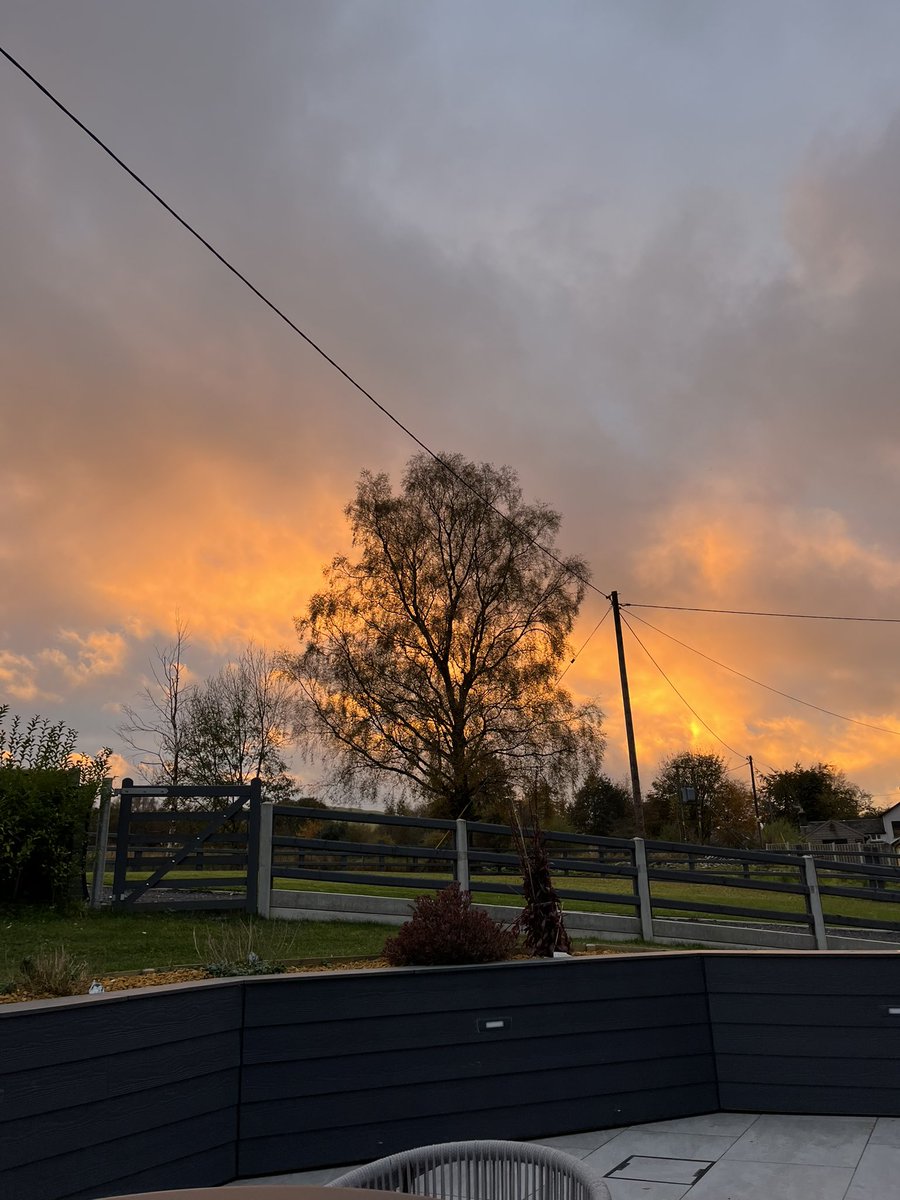 Beautiful sunset this evening.