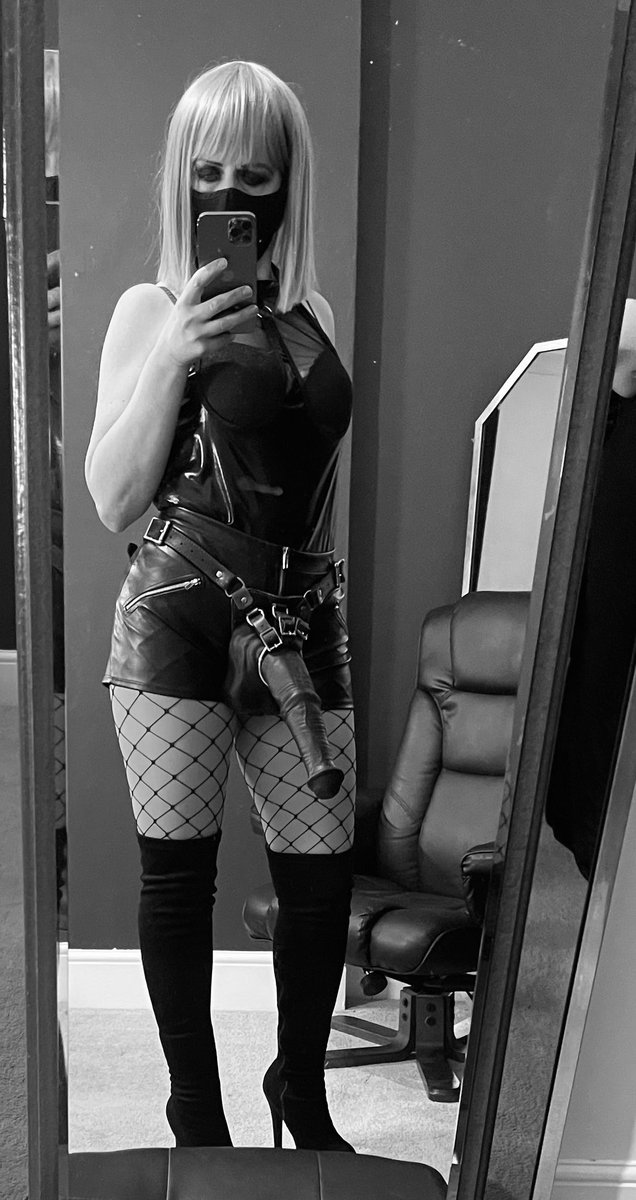 RT if you wanna cum over to the Darkside with me 🖤😈🖤