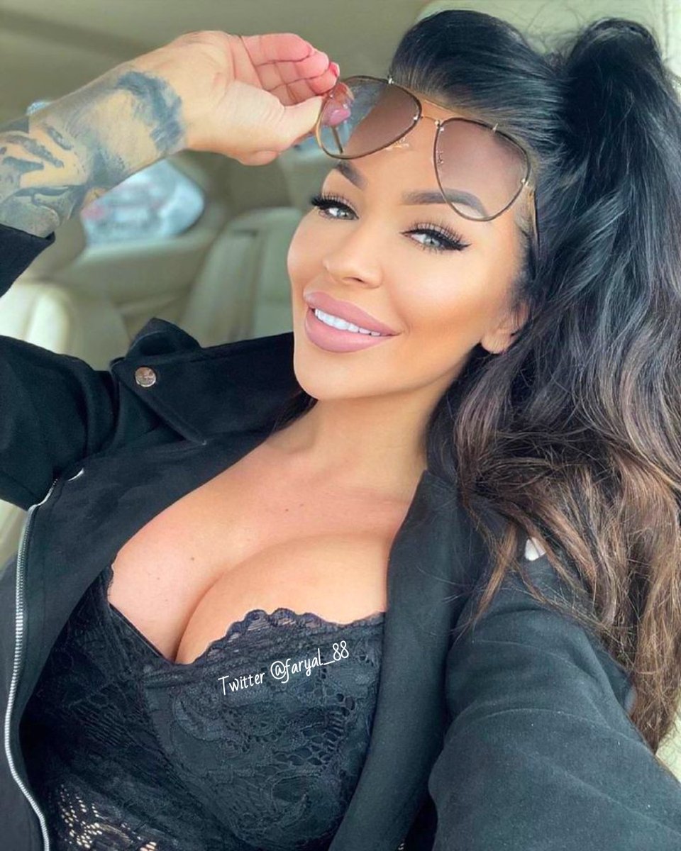 لا تعشـــق 
الأنثـــى بعينـــك 
فعينـك ربما تجــد الأجمـل منها يومــا
لكـــن أعشقـــها بقلبـــك 
فـالقلـــوب لا تتشابـــه أبـــداً