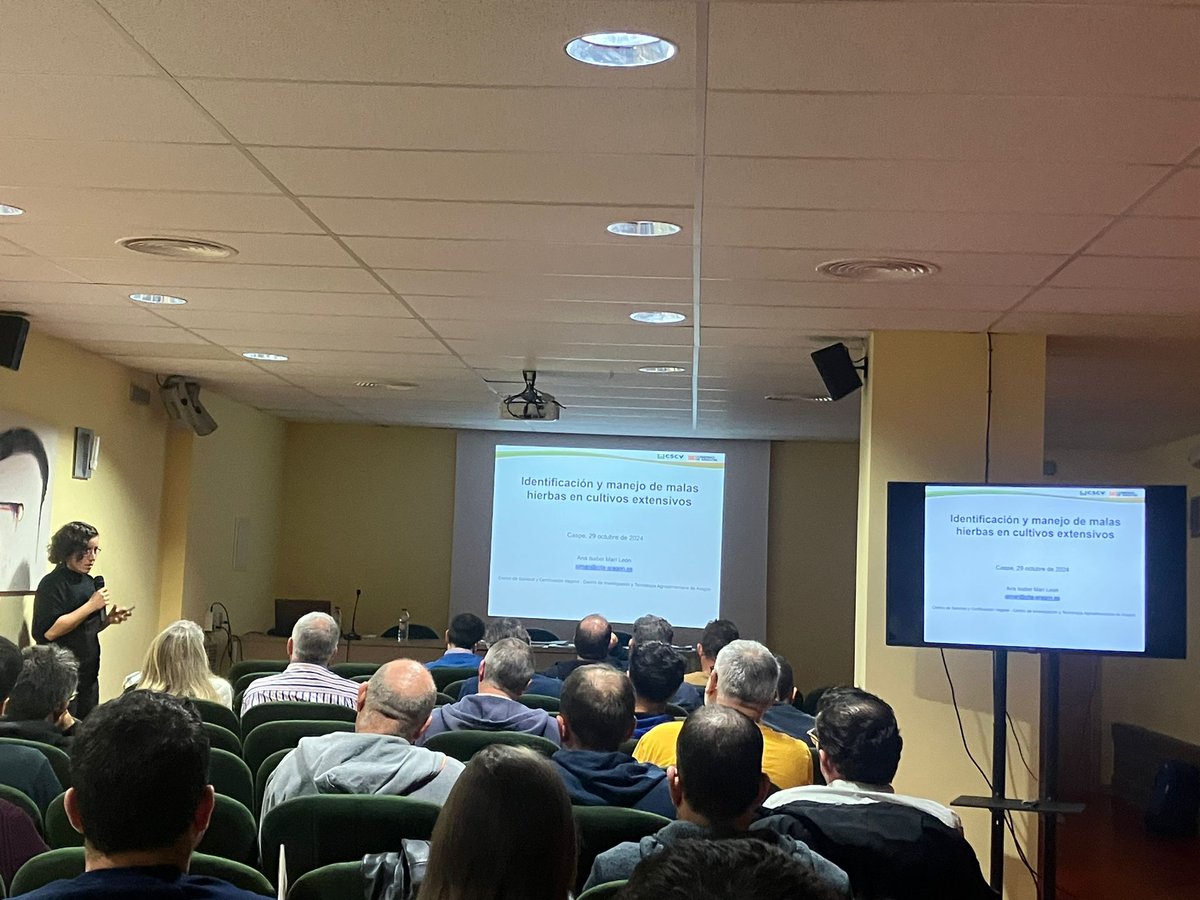 Inicio de las charlas sobre Sanidad Vegetal en cultivos #extensivos en #ExpoCaspe. Javier Nocito y Ana Isabel Marí hablarán de plagas enfermedades y malas hierbas.

#Aragón
#SanidadVegetal