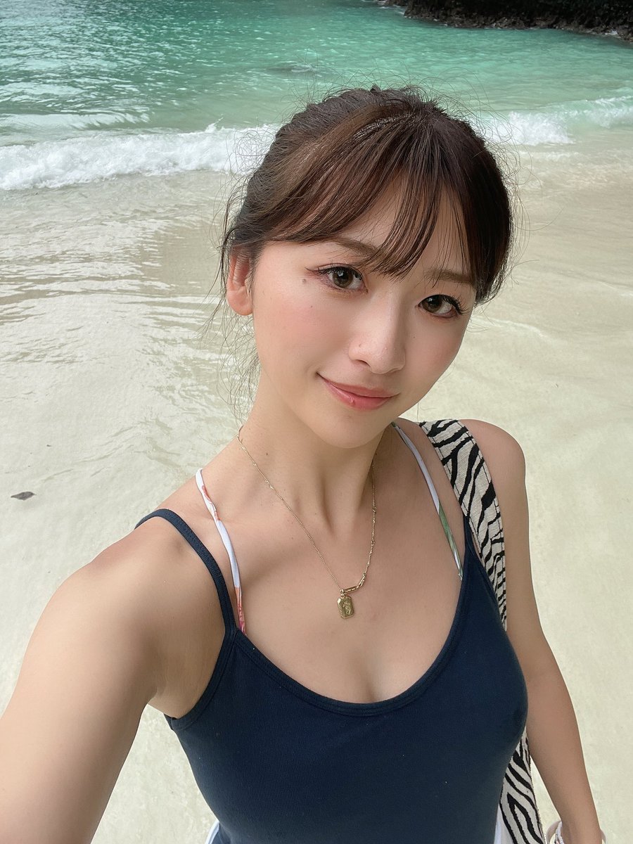 寝れないなあ〜と思ってカメラロール見てたら、今年沖縄、鹿児島、福岡、ハワイ、タイといろんなところ行ってたのにぜんぜんインスタあげてないことに気がついた
のんびりゆるゆる投稿ですが、これからもチェックしてもらえたら嬉しいな☺️

おやすみ🌙