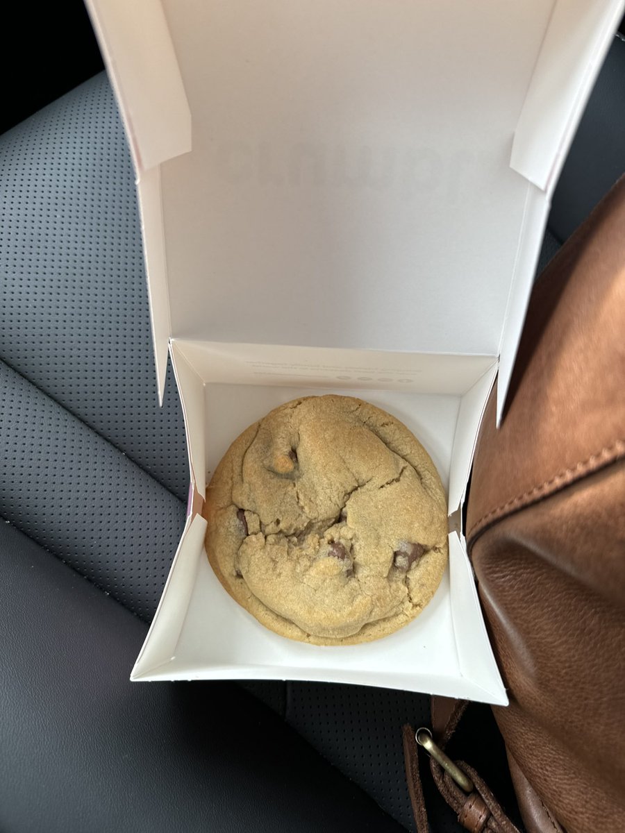 BornCaffeinated's tweet photo. @crumbl @crumbl @TMobile terrible incentive… makes me actually not wish to come back thought it was going to be a real
cc cookie w/those big chunks and sea salt yummmm not THIS very disappointing https://t.co/3Gsp0LoMjj