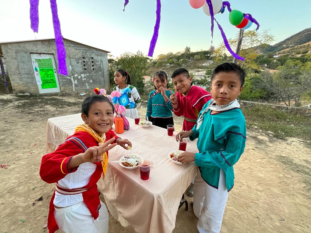 cultura_mx's tweet image. #ConstruyendoLaPaz En la Secretaría de Cultura del @GobiernoMX atendemos las causas que originan la violencia a través de los #SemillerosCreativos, en los que más de 30 mil niñas, niños y jóvenes en condiciones de vulnerabilidad social han encontrado un lugar seguro para…