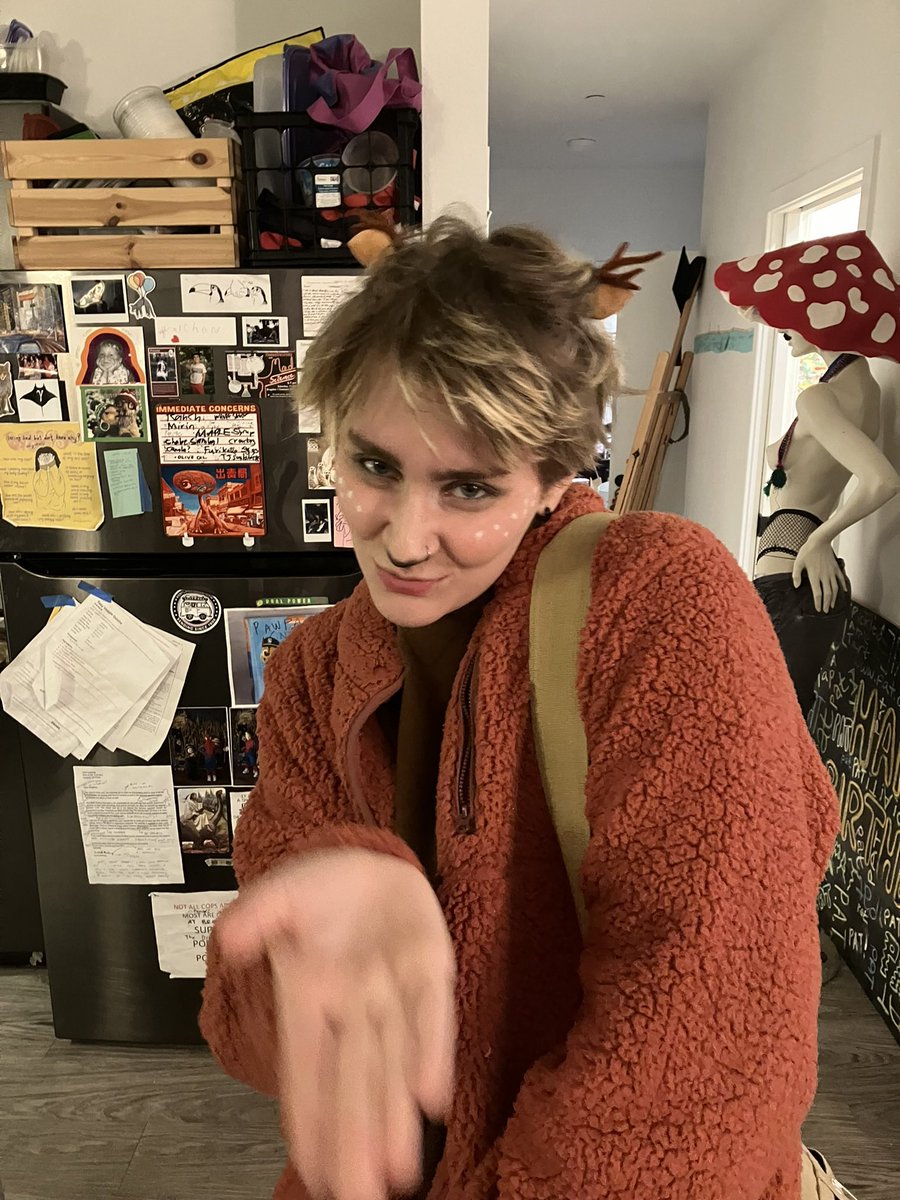 gothmothman's tweet image. they HATE to see a deer winning