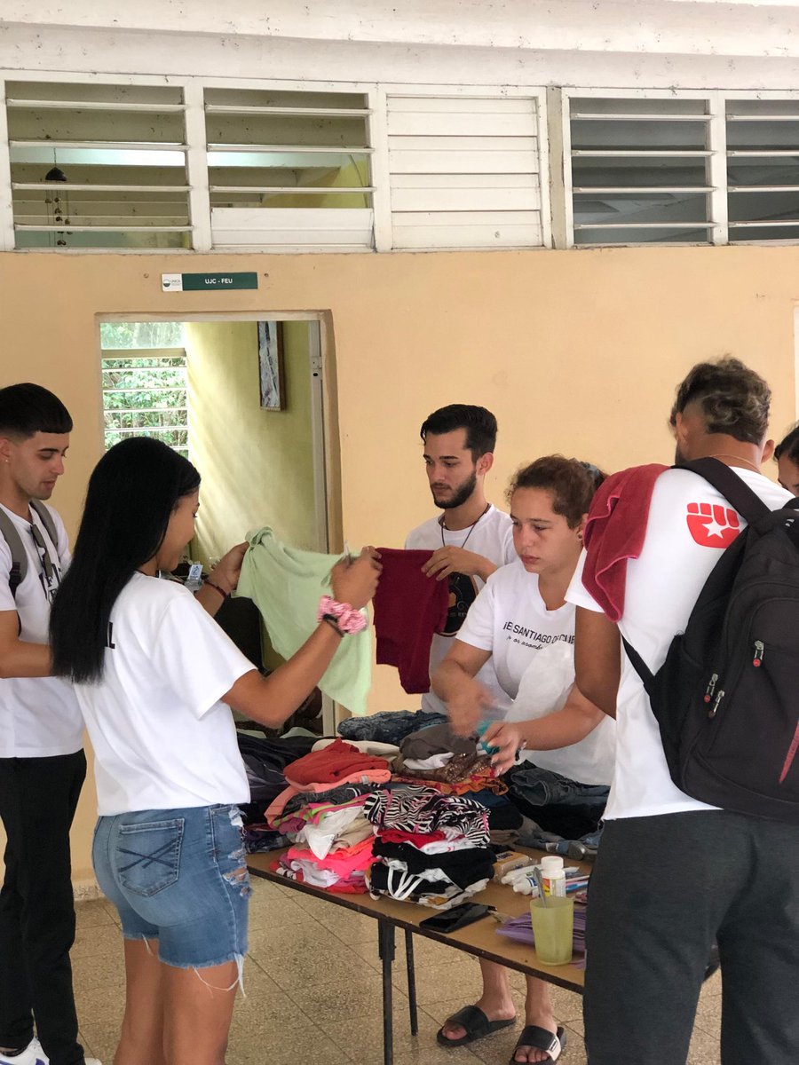 FeuGomez45467's tweet photo. ‼️ Desde la Sede Manuel Ascunce de la #UNICADeExcelencia llegan imágenes de jóvenes uniqueños que #JuntosXCuba recogen y recepcionan donaciones para los damnificados en #Guantánamo. 

✊🏻 Gracias #FEU_FCSH y #FEU_FCP por cumplir con la tarea encomendada.
#GuerrerosDeLaUNICA https://t.co/6XfugO3sSH