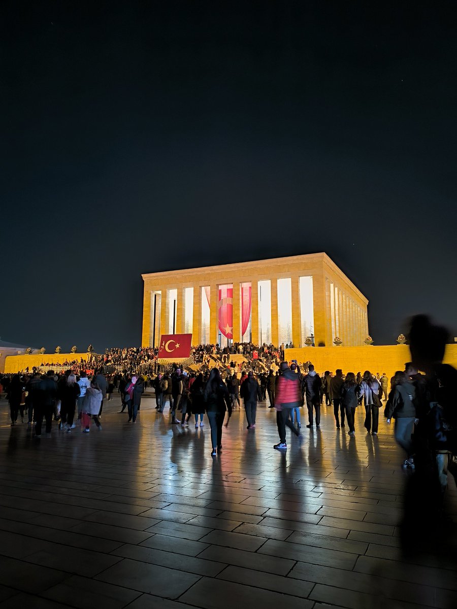 ~Burcu~ (@thepolyanna) on Twitter photo 