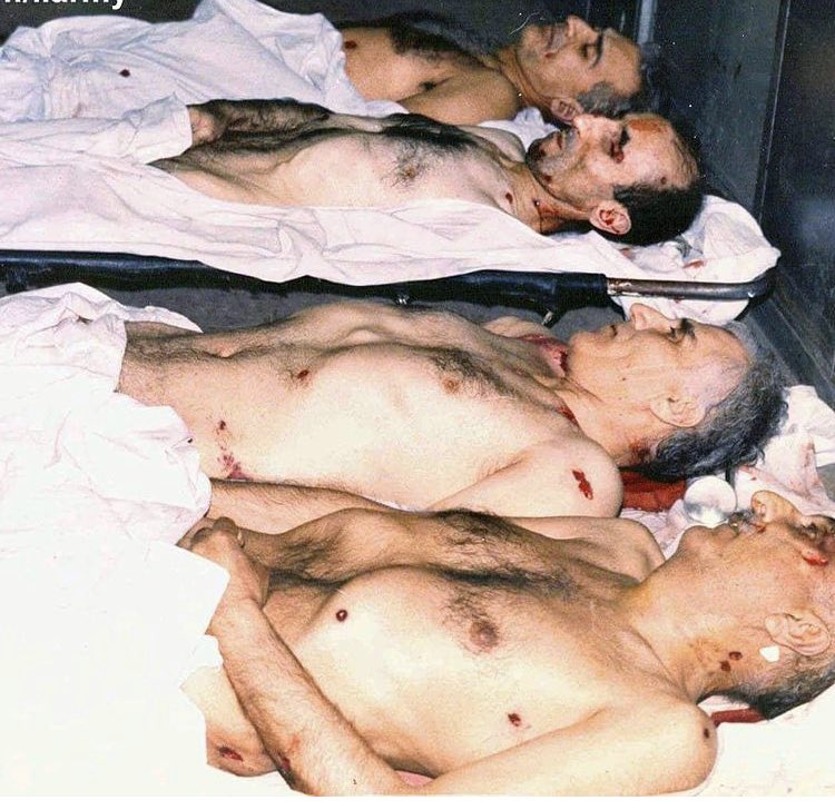 Aryammehr_2's tweet photo. ژنرال هایی که هر کشوری آرزوی داشتنش رو داشت به راحتی کشتن و هیچوقت اسمی ازشون برده نشد نه ابراز پشیمانی کردند و نه احترامی بهشون گذاشته شد
سربازان ایران اینگونه سلاخی شدن https://t.co/ALRp4XBrVQ