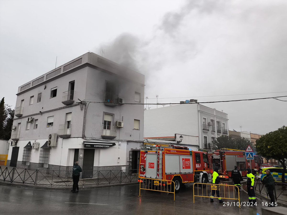 Incendio en una vivienda de Marchena sin daños personales

Un incendio se ha producido en la tarde de hoy en una vivienda ubicada en la calle Media Arazá. El incendio, que comenzó en la cocina de la casa, se originó aparentemente por un fuego mal apagado.

#Marchena #incendio