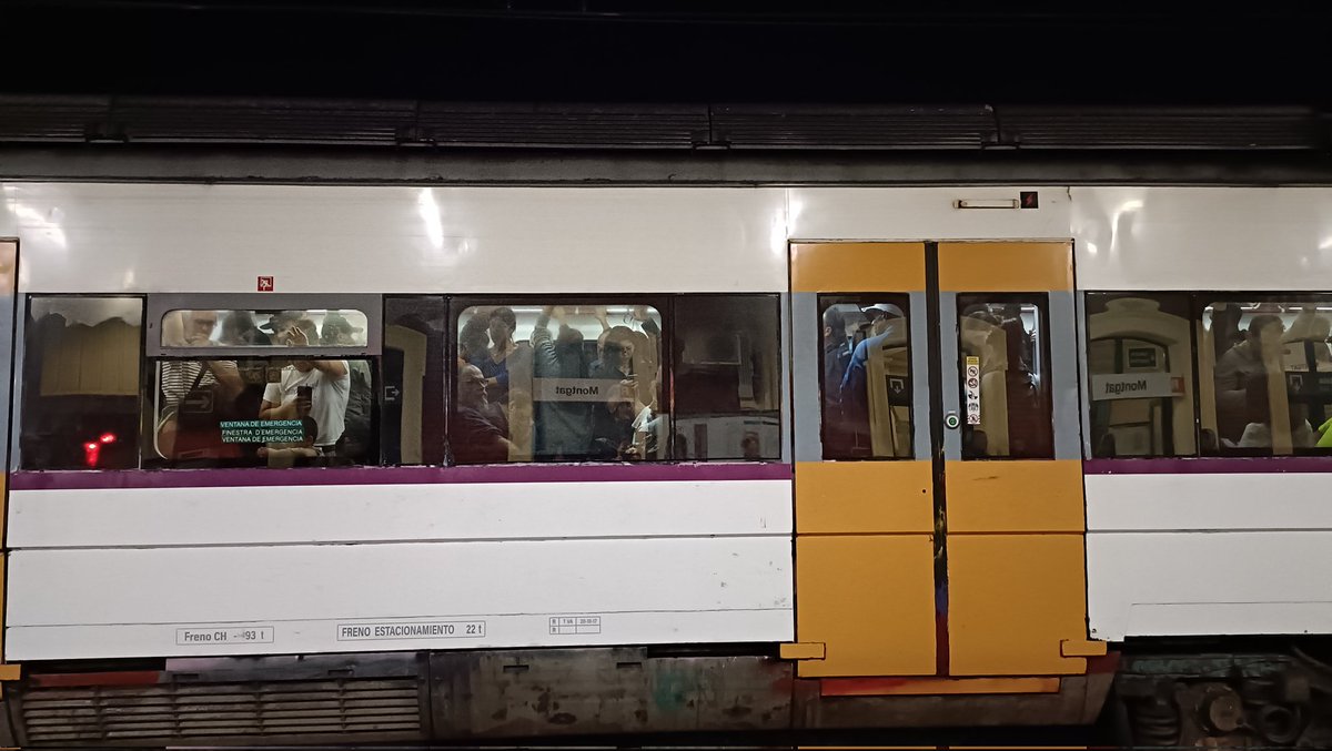 gemmamb13's tweet photo. Denunciable @rodalies R1 #r1 #renfe #rodalies https://t.co/aQz4jnhPKm