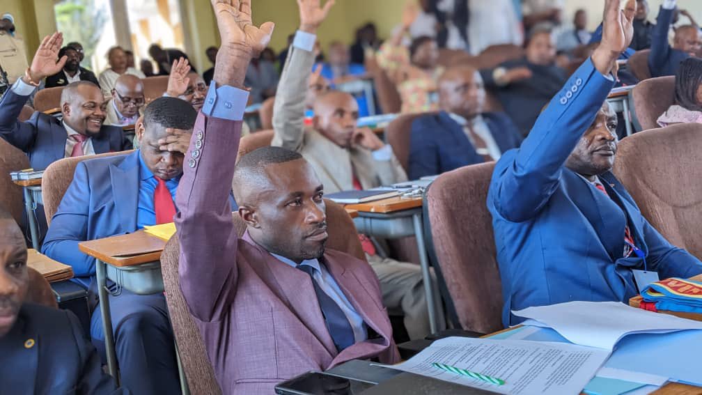 namegabelucky3's tweet image. SUD-KIVU: 
Contrôle parlementaire: Le ministre provincial en charge des finances est appelé à s’expliquer à l&apos;Assemblée provinciale. Une question orale avec débat lui est adressée par le député #LEBON FUNGULO .Cet elu du peuple veut savoir sur la gestion des recettes mobilisées.