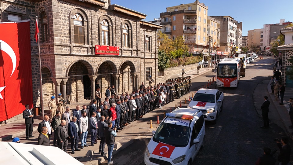 siiverekmasasi's tweet photo. Cumhuriyet'imizin 101. kuruluş yıl dönümü etkinlikleri kapsamında Cumhuriyet araç korteji protokol üyeleri ve vatandaşlarımızı selamladı.
Cumhuriyetimiz bu coşku ve heyecanla asırlar boyu yaşamaya devam edecek! https://t.co/ZBaHU3ViHj